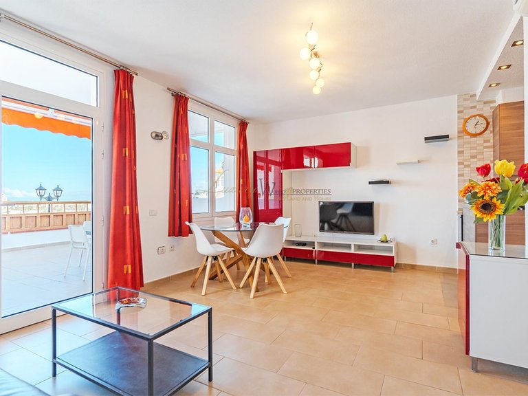 Apartment for Sale in Los Cristianos, Tenerife, España 10