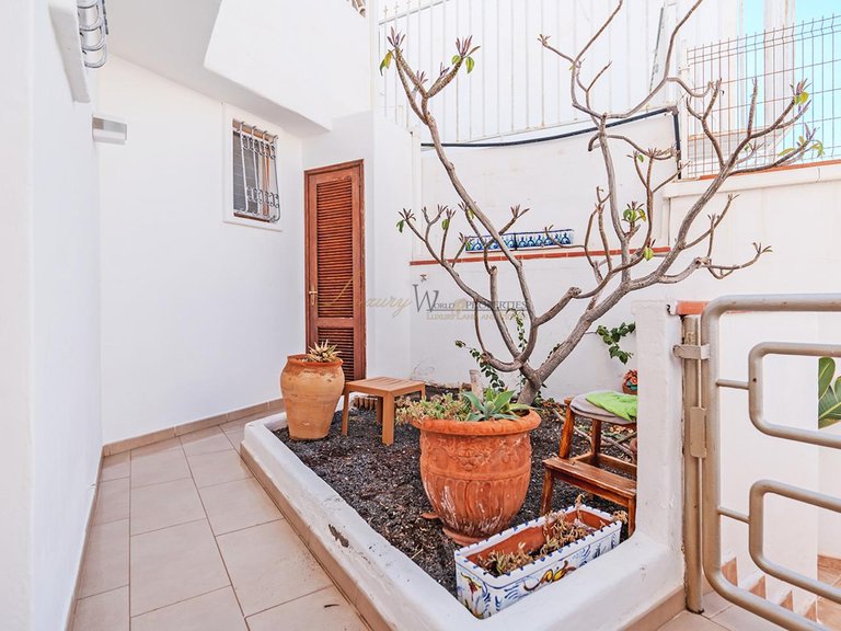 Apartment for Sale in Los Cristianos, Tenerife, España 29