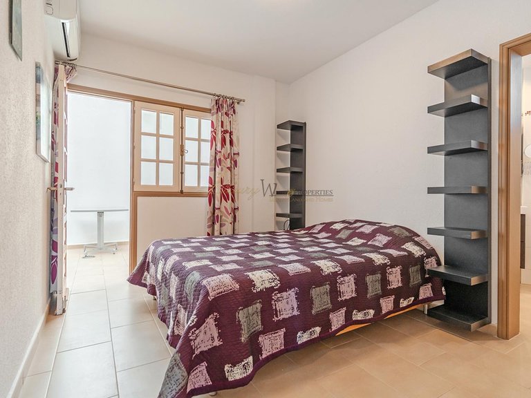 Apartment for Sale in Los Cristianos, Tenerife, España 18