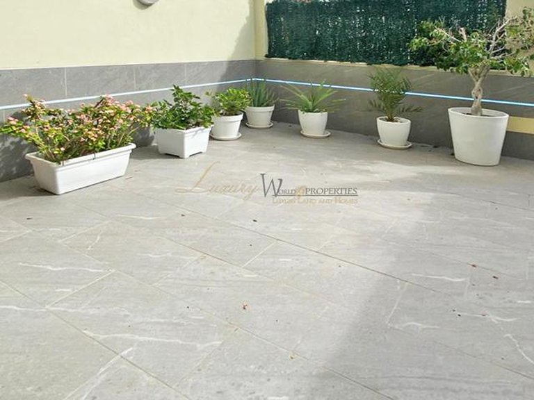 Villa for Sale in Costa Adeje, Tenerife, España 3