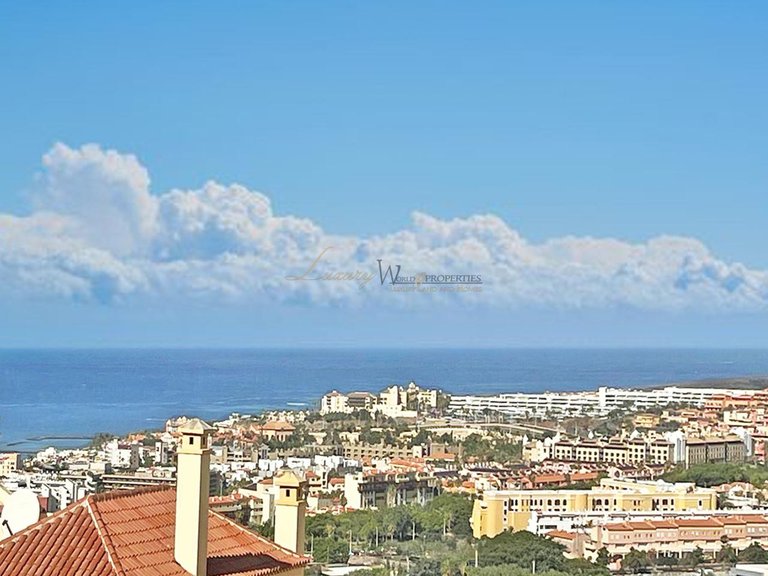 Apartment for Sale in Costa Adeje, Tenerife, España 1