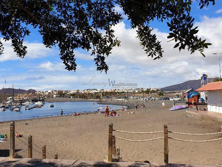 Apartment for Sale in Las Galletas, Tenerife, España 13