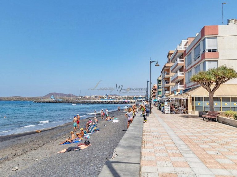 Apartment for Sale in Las Galletas, Tenerife, España 9