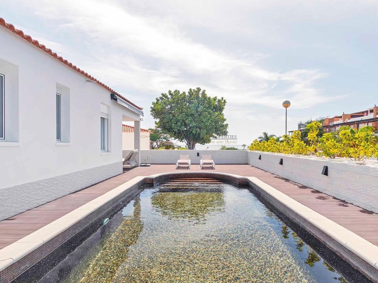 Villa for Sale in Amarilla Golf, Tenerife, España 4