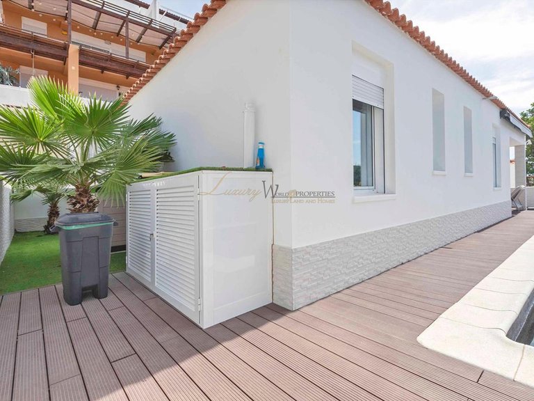 Villa for Sale in Amarilla Golf, Tenerife, España 3