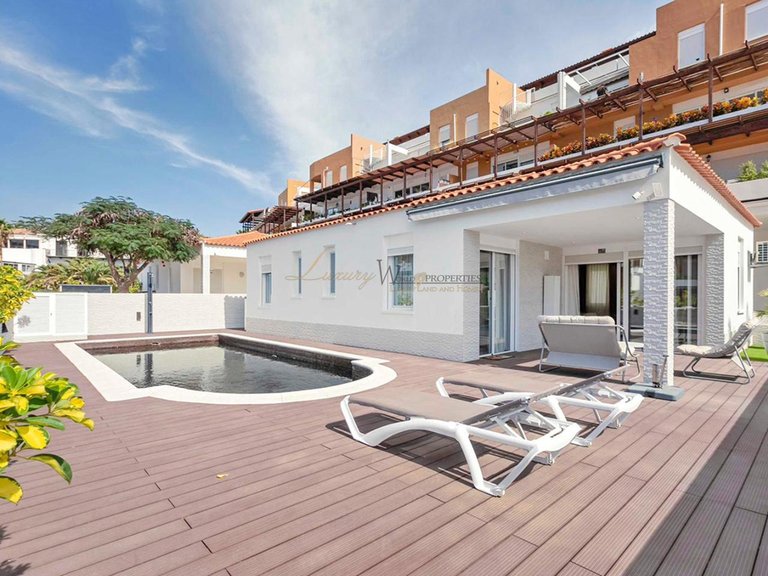 Villa for Sale in Amarilla Golf, Tenerife, España 2
