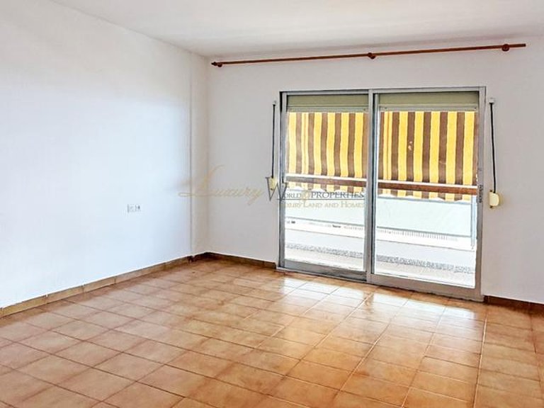Apartment for Sale in Los Cristianos, Tenerife, España 14