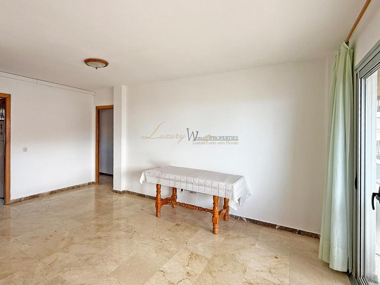 Apartment for Sale in Los Cristianos, Tenerife, España 6