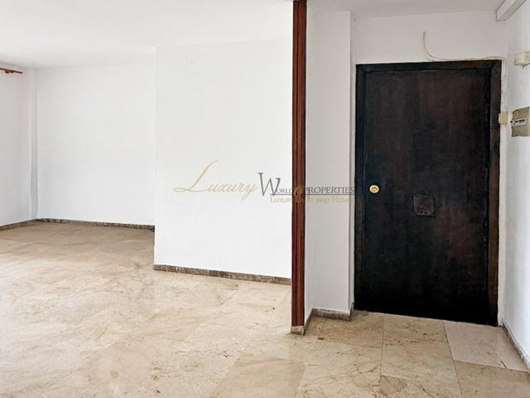 Apartment for Sale in Los Cristianos, Tenerife, España 9