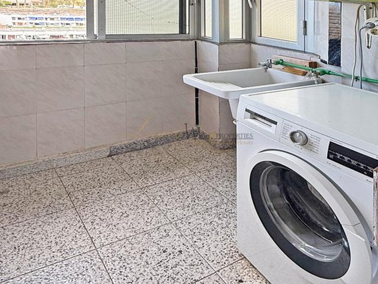 Apartment for Sale in Los Cristianos, Tenerife, España 11