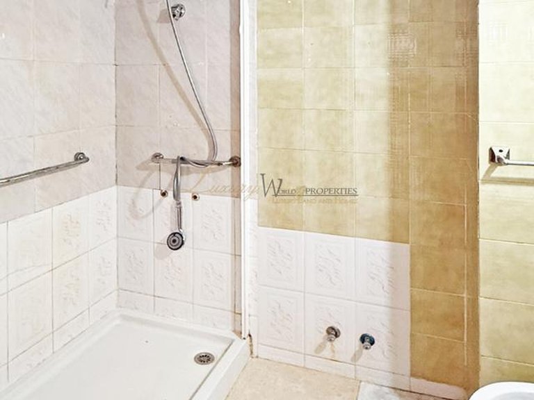 Apartment for Sale in Los Cristianos, Tenerife, España 18