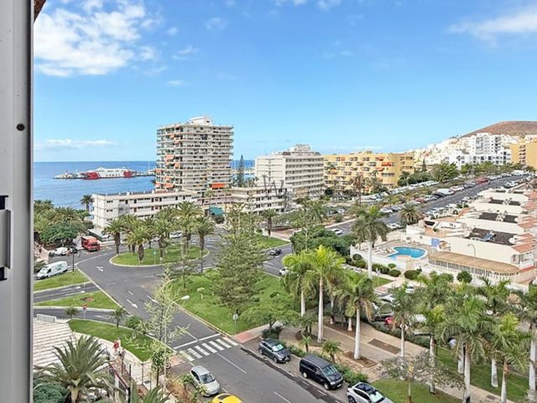 Apartment for Sale in Los Cristianos, Tenerife, España 5
