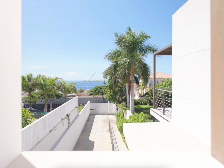 Villa for Sale in Costa Adeje, Tenerife, España 17