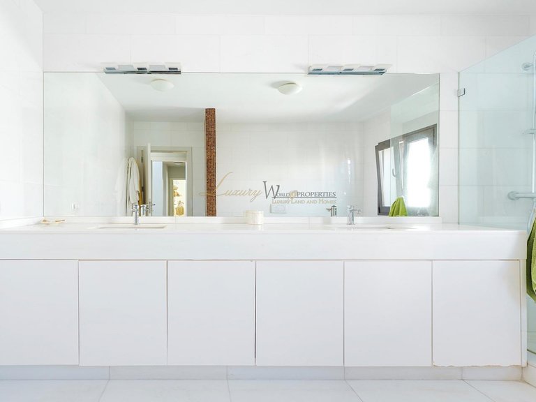 Villa for Sale in Costa Adeje, Tenerife, España 25