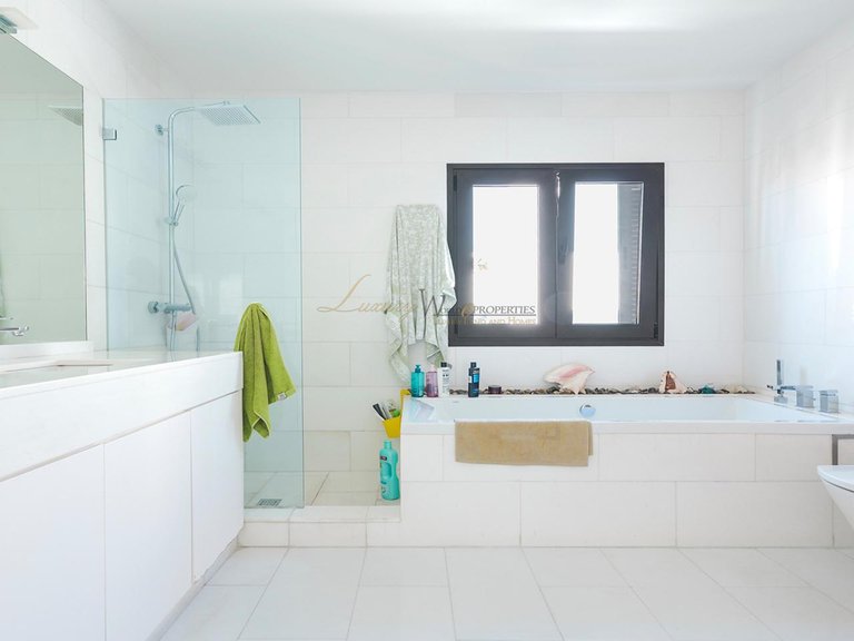 Villa for Sale in Costa Adeje, Tenerife, España 26