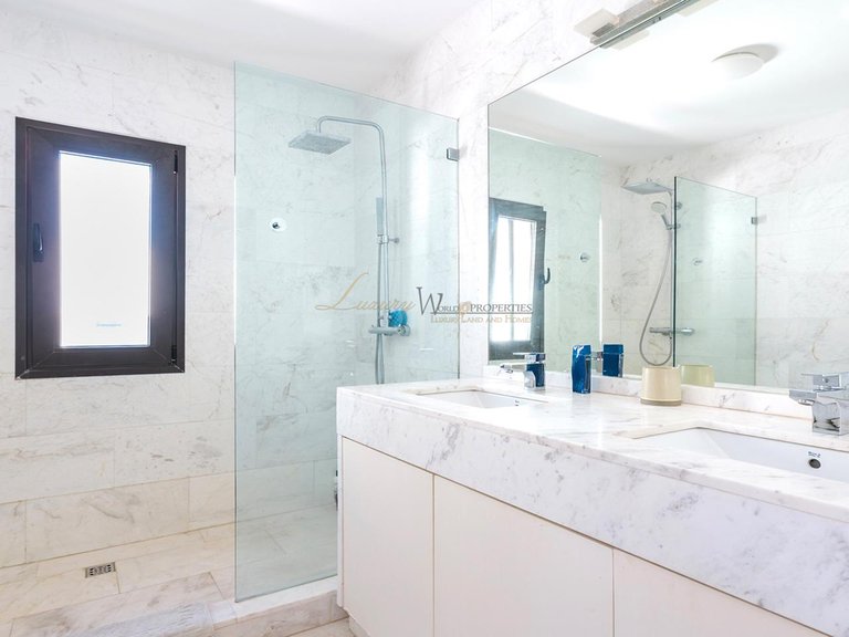 Villa for Sale in Costa Adeje, Tenerife, España 27