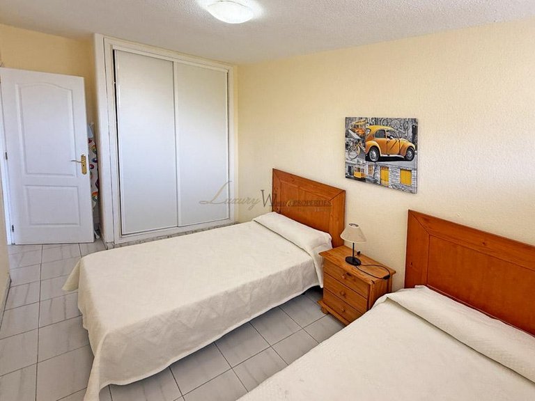 Apartment for Sale in Los Cristianos, Tenerife, España 8