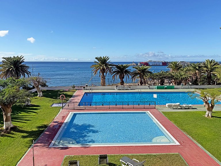 Apartment for Sale in Los Cristianos, Tenerife, España 1