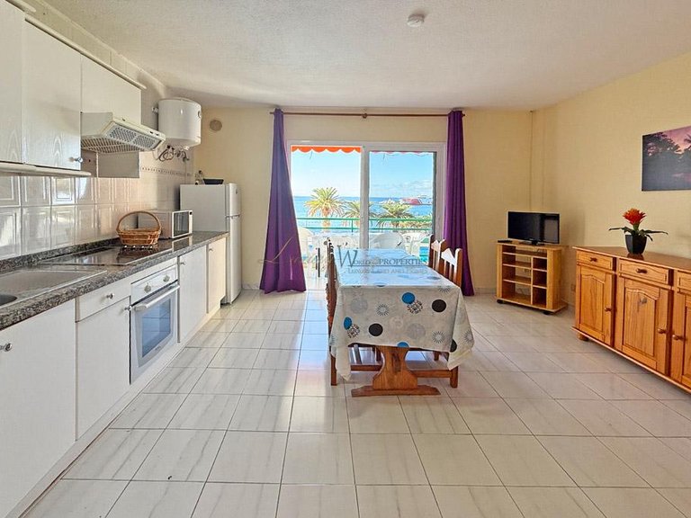 Apartment for Sale in Los Cristianos, Tenerife, España 6