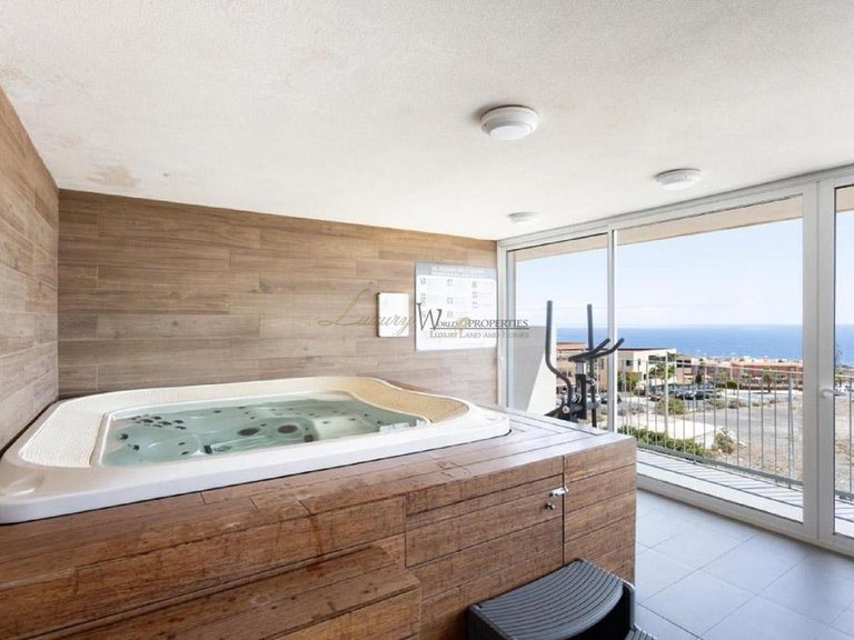 Apartment for Sale in Adeje, Tenerife, España 13