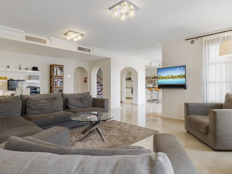 Town House for Sale in BenahavÍs, Malaga 13