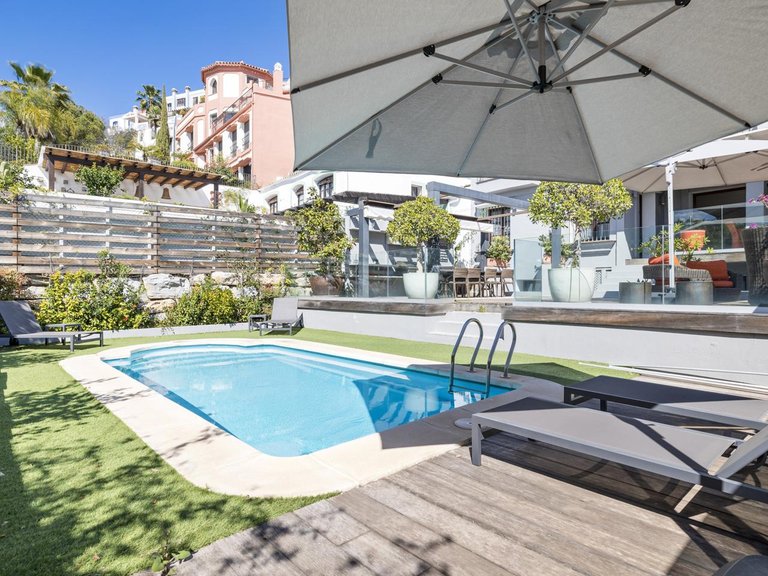 Town House for Sale in BenahavÍs, Malaga 8