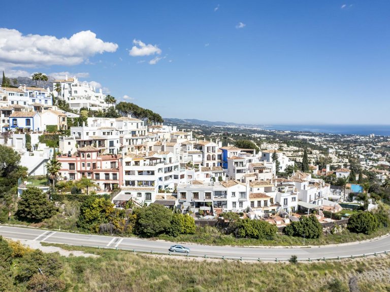 Town House for Sale in BenahavÍs, Malaga 6