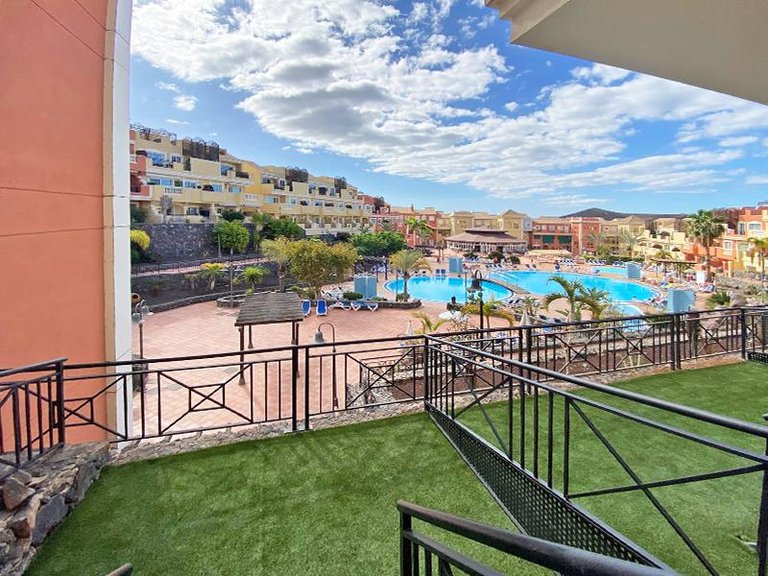 Apartment for Sale in Los Cristianos, Tenerife, España 1