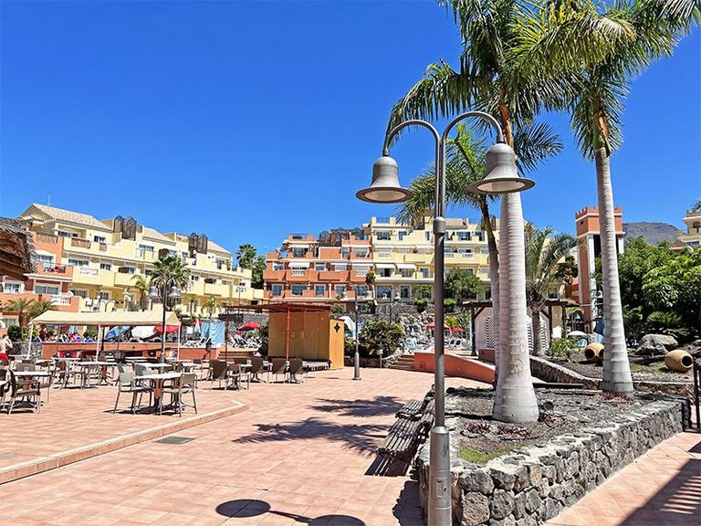 Apartment for Sale in Los Cristianos, Tenerife, España 11