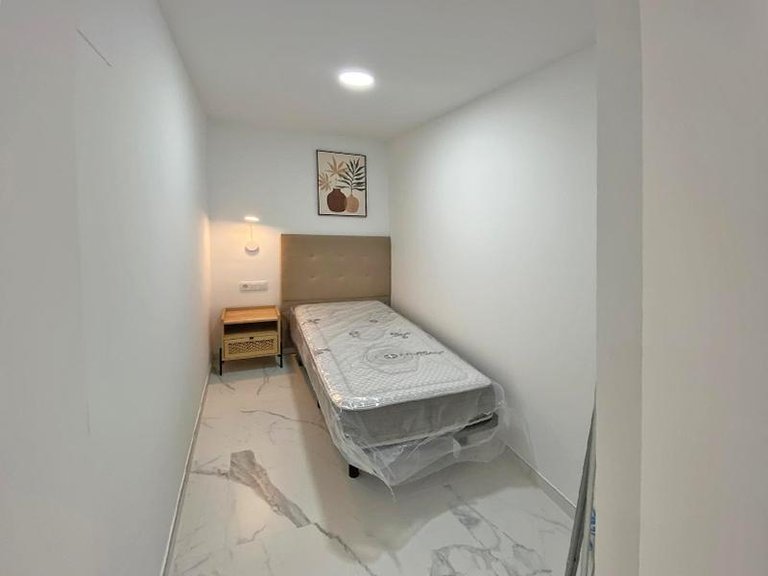 Apartment for Sale in Los Cristianos, Tenerife, España 8