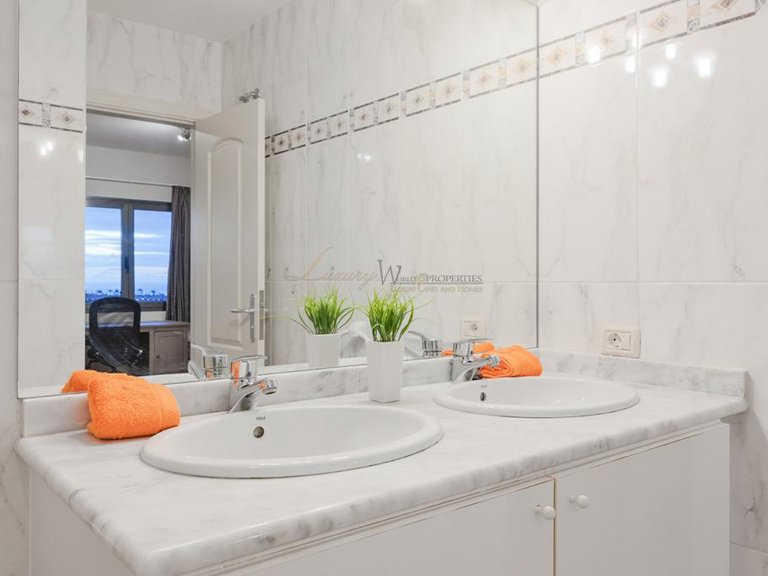 Town House for Sale in Costa Adeje, Tenerife, España 23