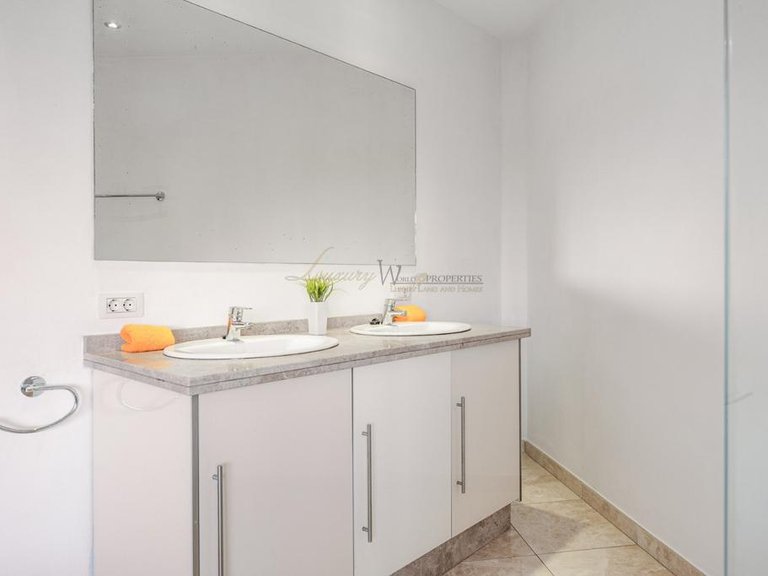 Town House for Sale in Costa Adeje, Tenerife, España 17