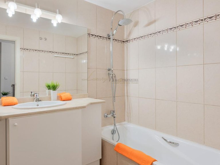 Town House for Sale in Costa Adeje, Tenerife, España 24