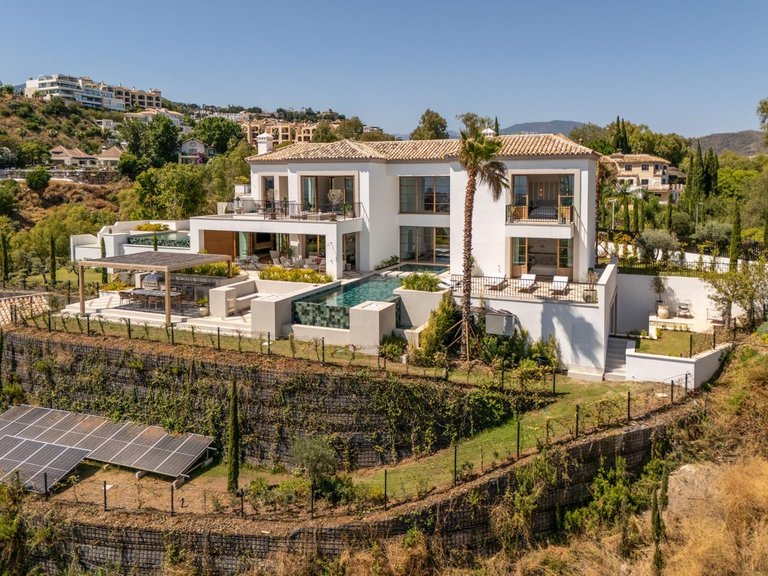 Villa for Sale in Benahavís, Malaga 1