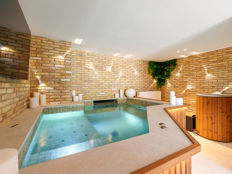 Villa for Sale in Benahavís, Malaga 32