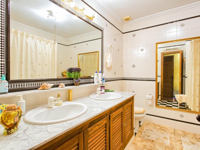 Town House for Sale in Benahavís, Malaga 18