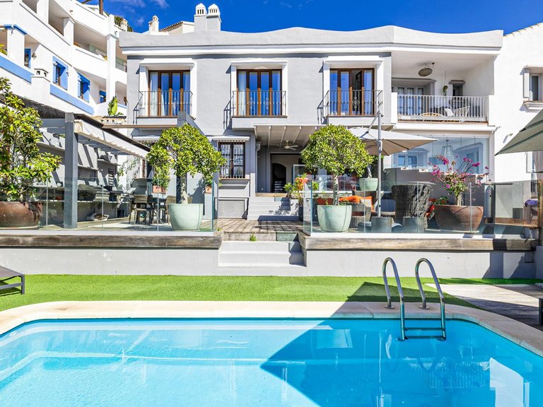 Town House for Sale in Benahavís, Malaga 1