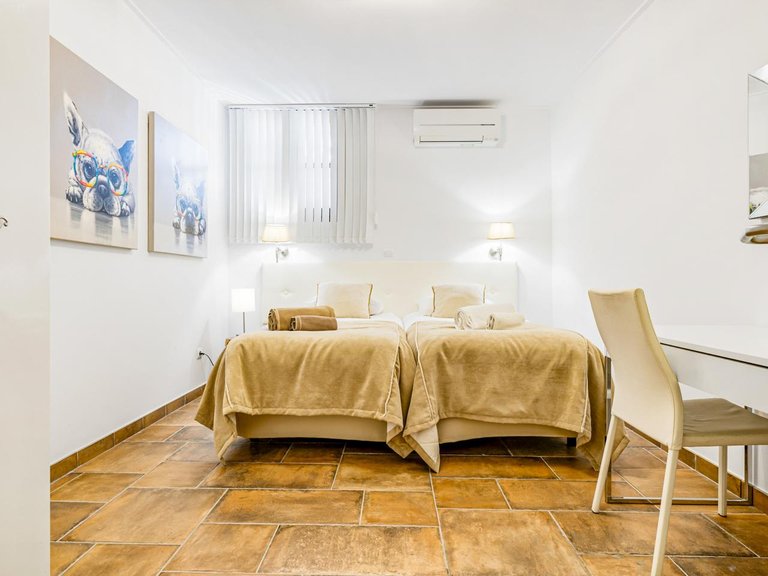 Town House for Sale in Benahavís, Malaga 18
