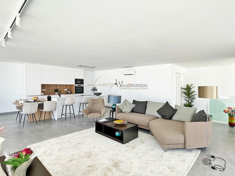 Villa for Sale in Rocabella, Tenerife, España 8