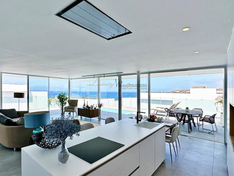 Villa for Sale in Rocabella, Tenerife, España 13