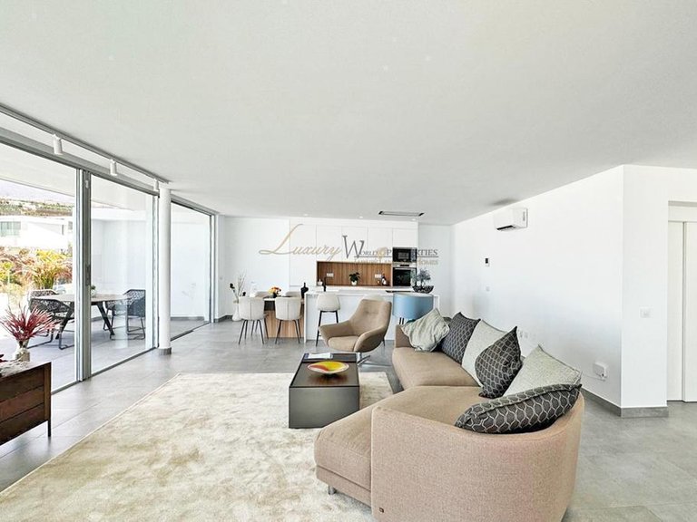 Villa for Sale in Rocabella, Tenerife, España 9