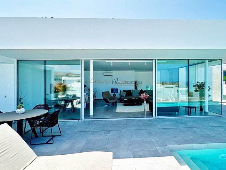 Villa for Sale in Rocabella, Tenerife, España 4