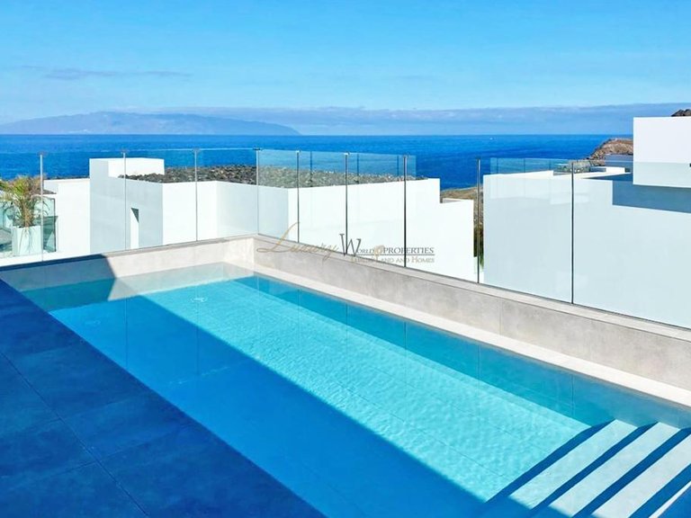 Villa for Sale in Rocabella, Tenerife, España 5