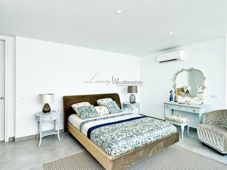 Villa for Sale in Rocabella, Tenerife, España 14