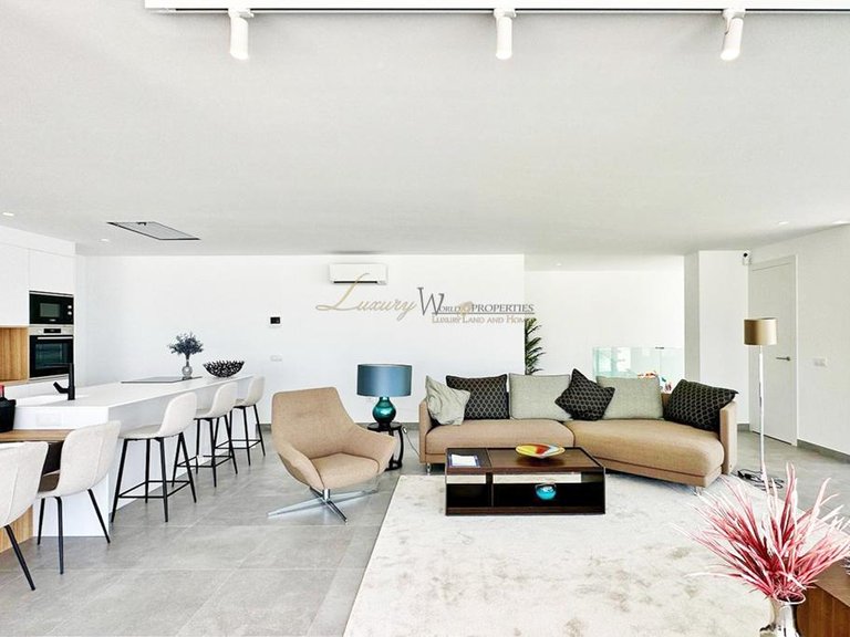 Villa for Sale in Rocabella, Tenerife, España 6