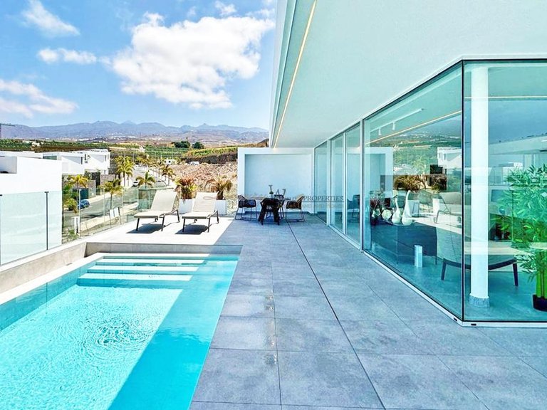 Villa for Sale in Rocabella, Tenerife, España 3