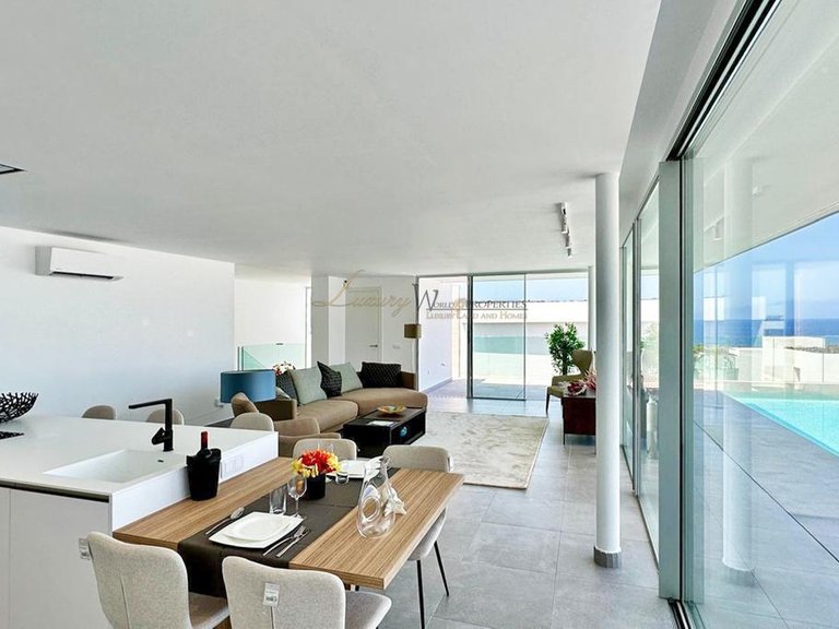 Villa for Sale in Rocabella, Tenerife, España 7