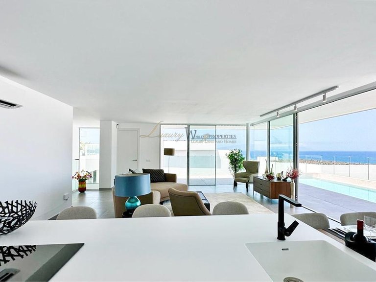 Villa for Sale in Rocabella, Tenerife, España 12