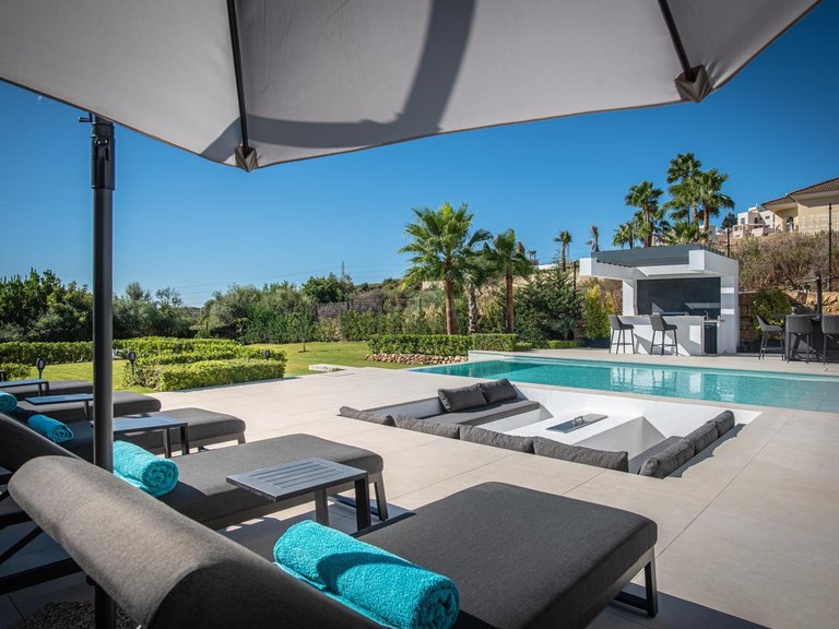 Villa for Sale in La Gaspara, Malaga 24