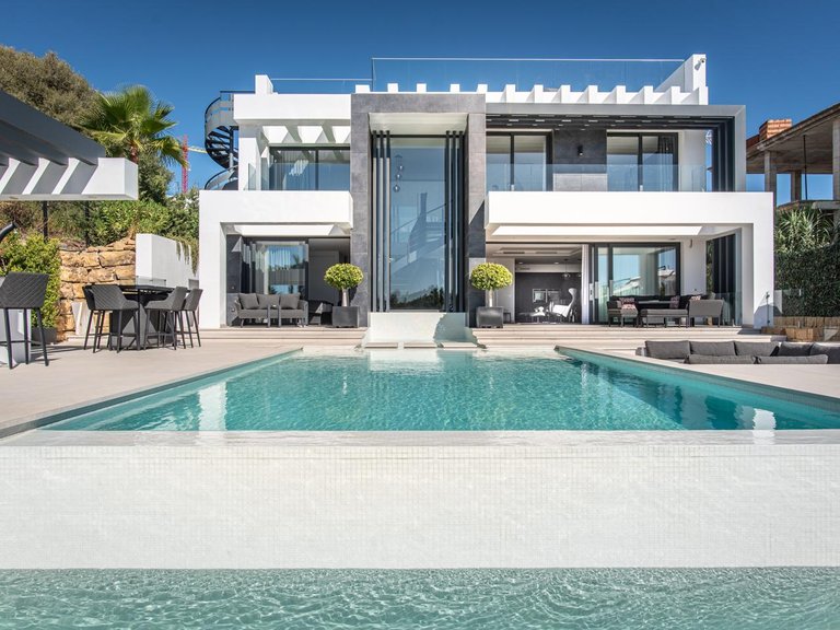 Villa for Sale in La Gaspara, Malaga 26